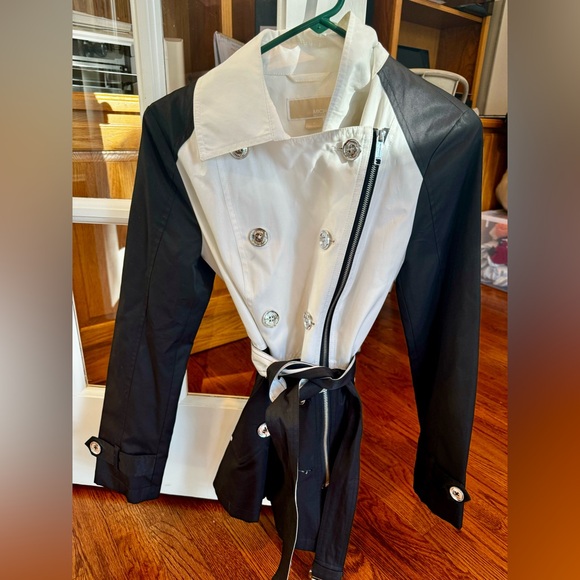 Light weight Michael Kors coat - Picture 3 of 7